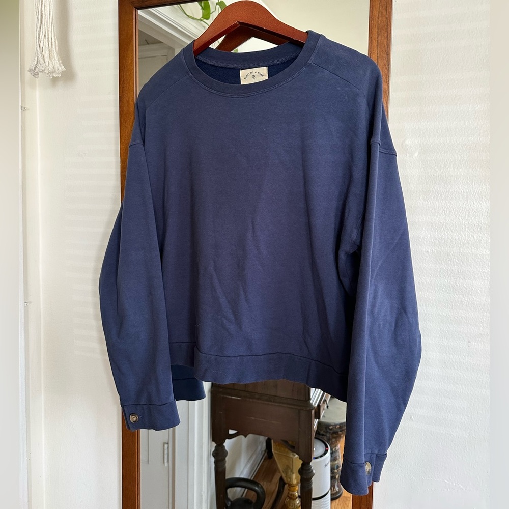 Electric & Rose ⚡️💙 navy pullover sweatshirt Small-Med